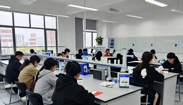 素质拓展在不同场景中的应用与限制分析